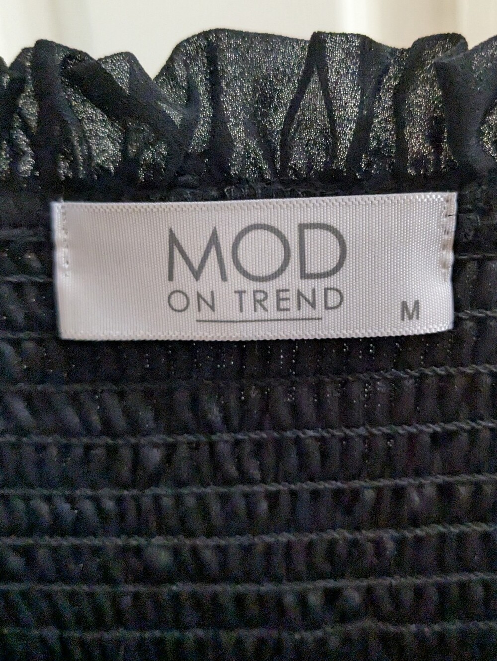Mod On Trend Black Top | Size M - Picture 3 of 3
